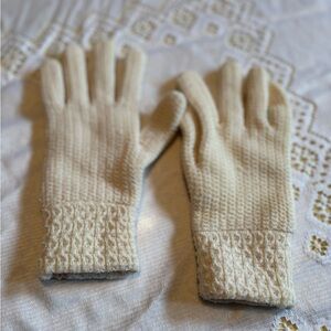 Vintage Cream Knit Gloves